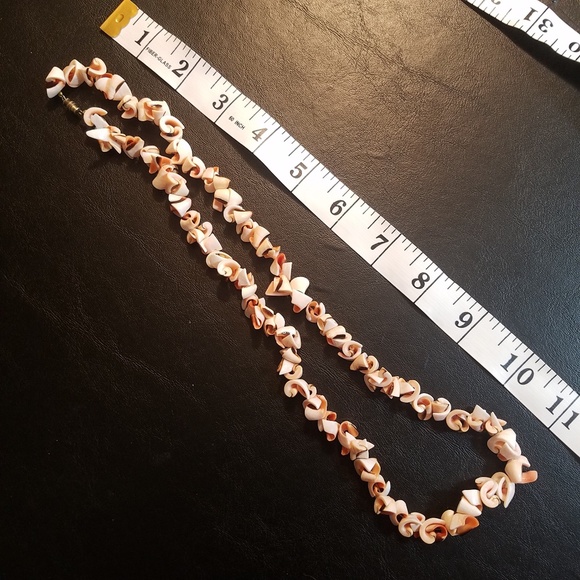 Beautiful Shell Necklace - Picture 5 of 5